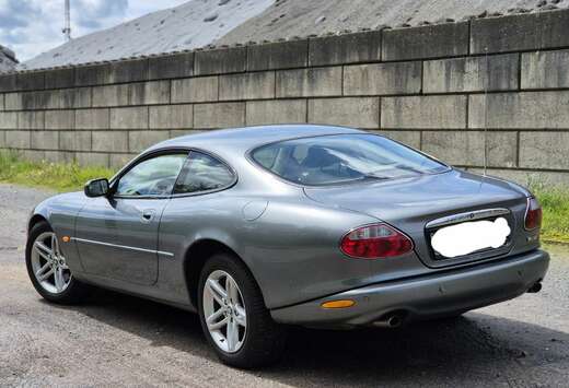 Jaguar Coupé 4.2i V8 full opt à voir