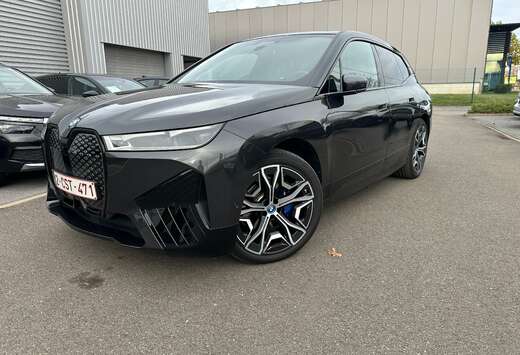 BMW xDrive40, PANO/CARPLAY/CAMERA 360/LEDER/HARMAN