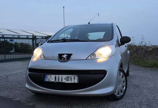 Peugeot 1.0i Black & Silver Edition