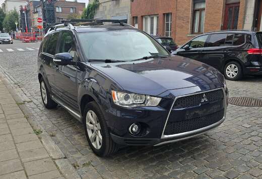 Mitsubishi Outlander  4WD      7 place