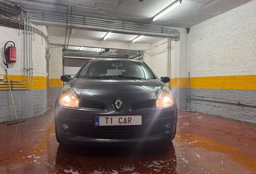 Renault Clio 1.6i 16v Initiale