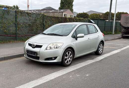 Toyota Auris 1.4i VVT-i Linea Luna