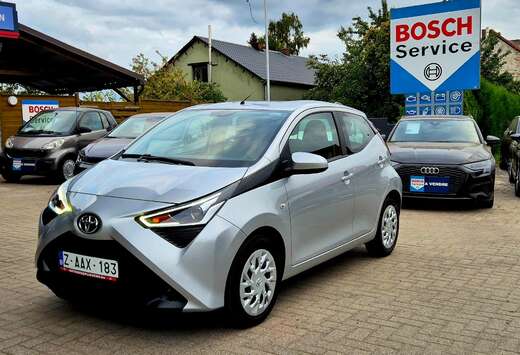 Toyota Aygo 1.0i VVT-i x-play AUTOMATIQUE