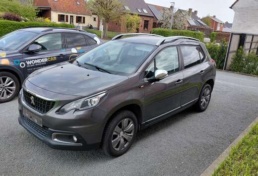 Peugeot 2008 1.2i PureTech Style