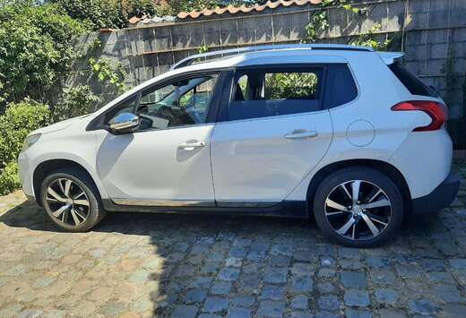 Peugeot 2008 1.2i PureTech Allure S