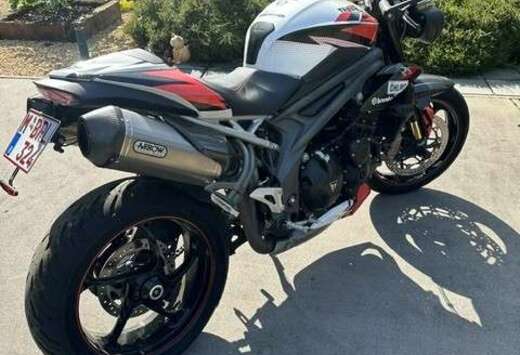 Triumph RS