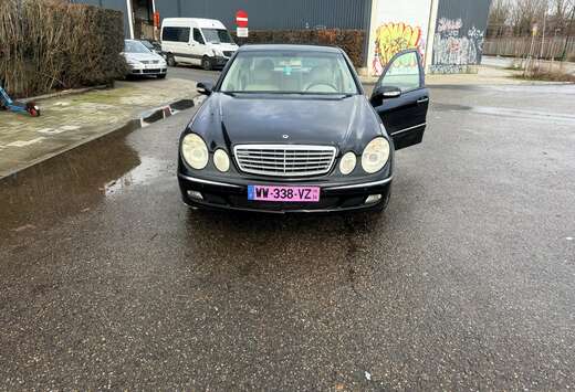 Mercedes-Benz Merdecedes E220 Full Option