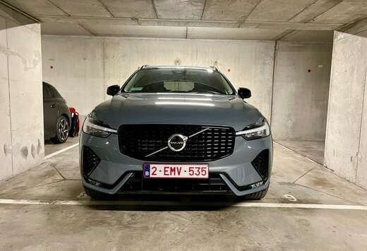 Volvo XC60 2.0 B4 MHEV Plus Dark