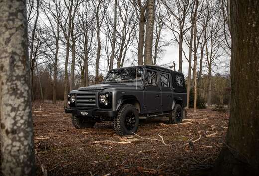 Land Rover 110 CREW CAB DCPU LIMITED OVERLAND EDITION