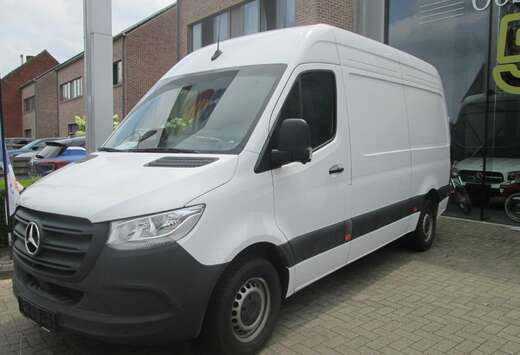 Mercedes-Benz 317 L2H2 AUTOMATIC 360 CAMERA