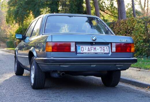 BMW 316i (E30)