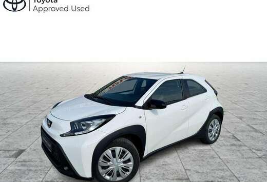 Toyota Hatchback 1.0L CVT play