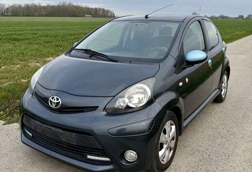 Toyota 1.0i Color Edition