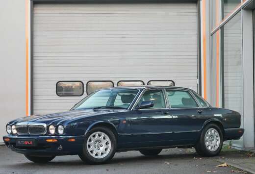 Jaguar 3.2i V8 32v Sovereign Service History