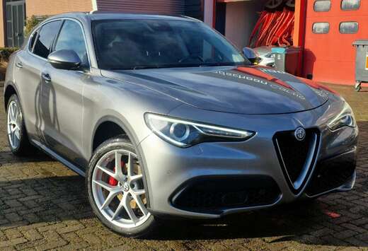 Alfa Romeo 2.0 Turbo 16V AT8-Q4 First Edition