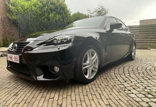 Lexus 300h 2.5i Privilege Line E-CVT