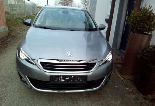 Peugeot SW 1.2 PureTech Allure STT