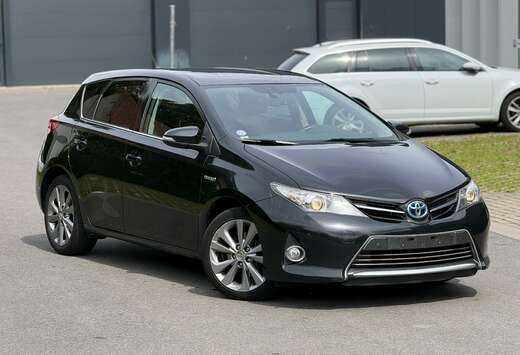 Toyota 1.8i HSD Lounge CVT // Navi // 1er Pro