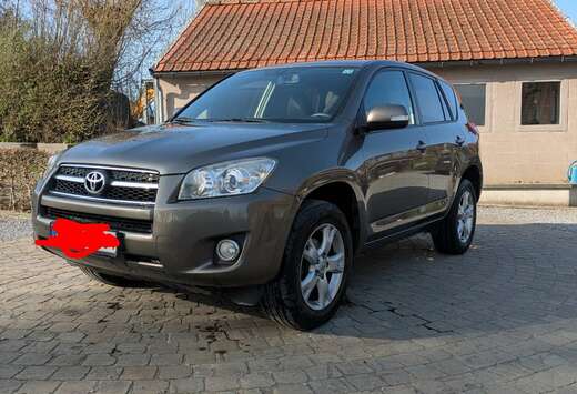 Toyota 2010 2.2L D-4D 184000km