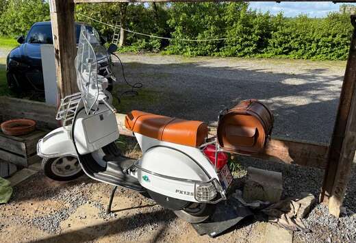 Piaggio Vespa PX125 2T Custom White Edition