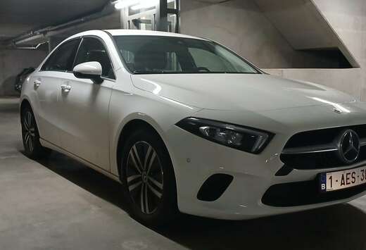 Mercedes-Benz limousine/sedan