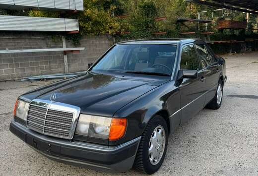 Mercedes-Benz W124 E220