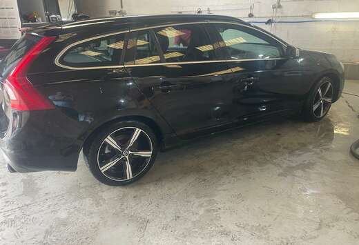 Volvo V60 2.0 D2 Momentum R-Design