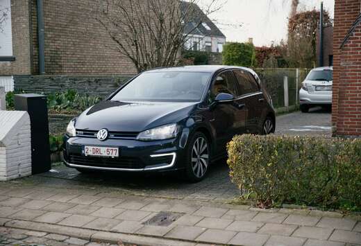 Volkswagen SPORTIEVE GOLF GTE MET NIEUWE BANDEN