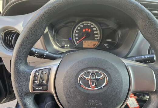 Toyota Yaris 1.0i VVT-i Active and pack Live 2