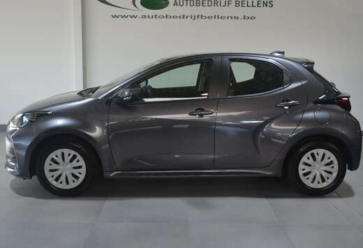 Toyota 1.5i VVT-i Hybrid E-CVT  /  NAVI + CAM / 8.800 ...