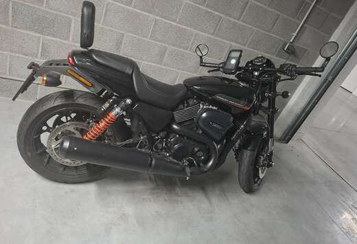 sissys bar et un bot Vance&hines