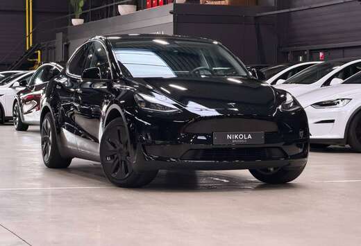 Tesla REAR WHEEL DRIVE - FULL BLACK - AUTOPILOT ACTIV ...