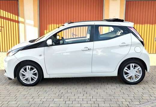 Toyota Aygo 1.0i VVT-i Car Dance