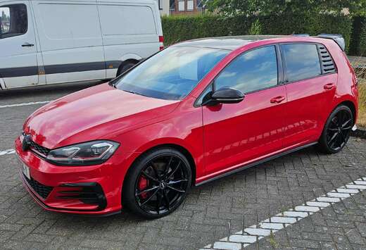 Volkswagen Golf 2.0 TSI Performance DSG