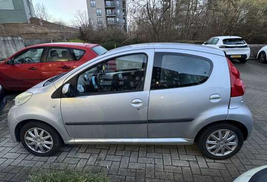 Peugeot 1.0e 12V 68ch BLUE LION Trendy