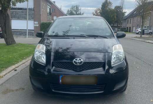 Toyota 1.3i VVT-i 16v Sol MMT, prête à immatriculer