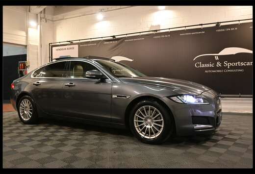 Jaguar XF 2.0 D / PANORAMA / CAMERA / CARPLAY / FULL