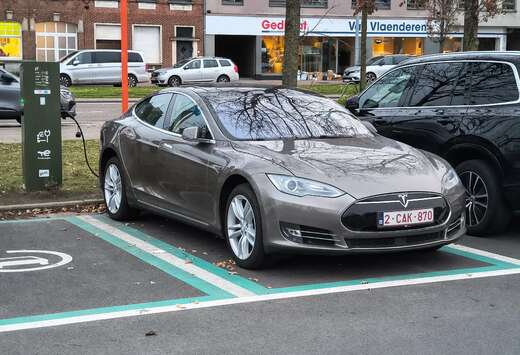 Tesla Model S 90D Allradantrieb