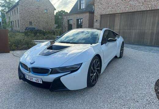 BMW i8 11.6 kWh PHEV (266 kW)