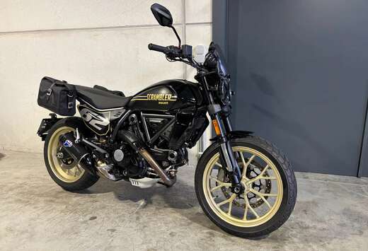 800 Full Throttle in showroomstaat