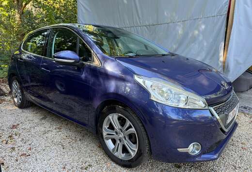 Peugeot 208 1.2i Allure