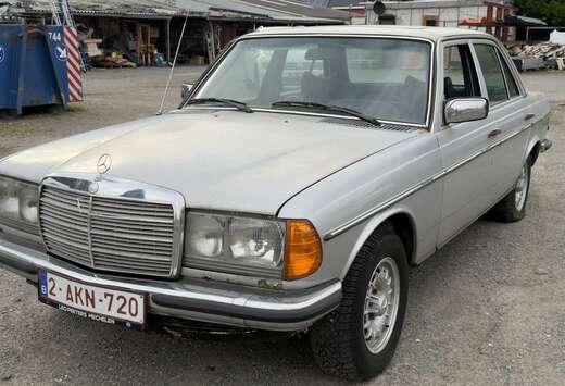 Mercedes-Benz W123 2.8 ESSENCE