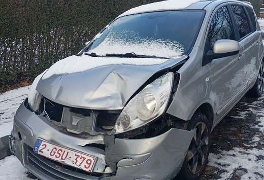 Nissan 1.4 l 88 ch Acenta accidenté