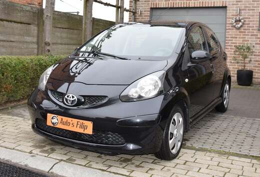 Toyota SUPER MOOIE TOYOTA AYGO MET MAAR SLECHTS 58.00 ...