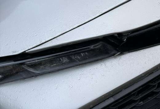 Toyota 1.8 Hybrid Touring Sports Business Edition