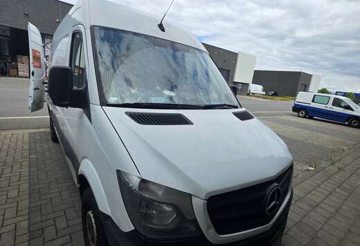 Mercedes-Benz 211 2.1 CDI L2H2 FWD Functional