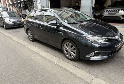Toyota 1.8 Lounge Hybrid