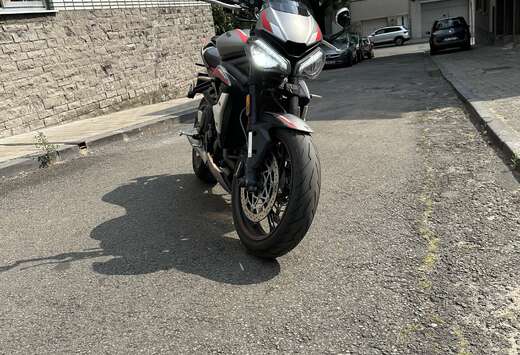 Triumph Mat Silver White