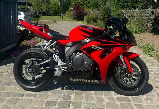 Honda RR FireBlade *10.000km* Leovine @AelbrechtMotor ...