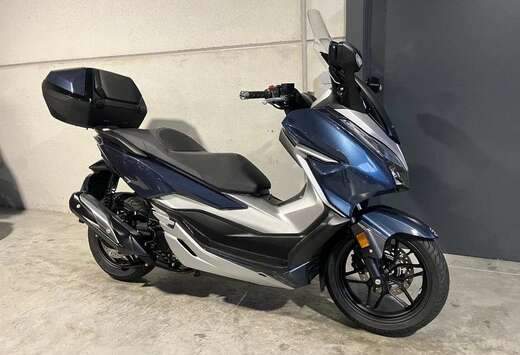 Honda met keyless en topcase